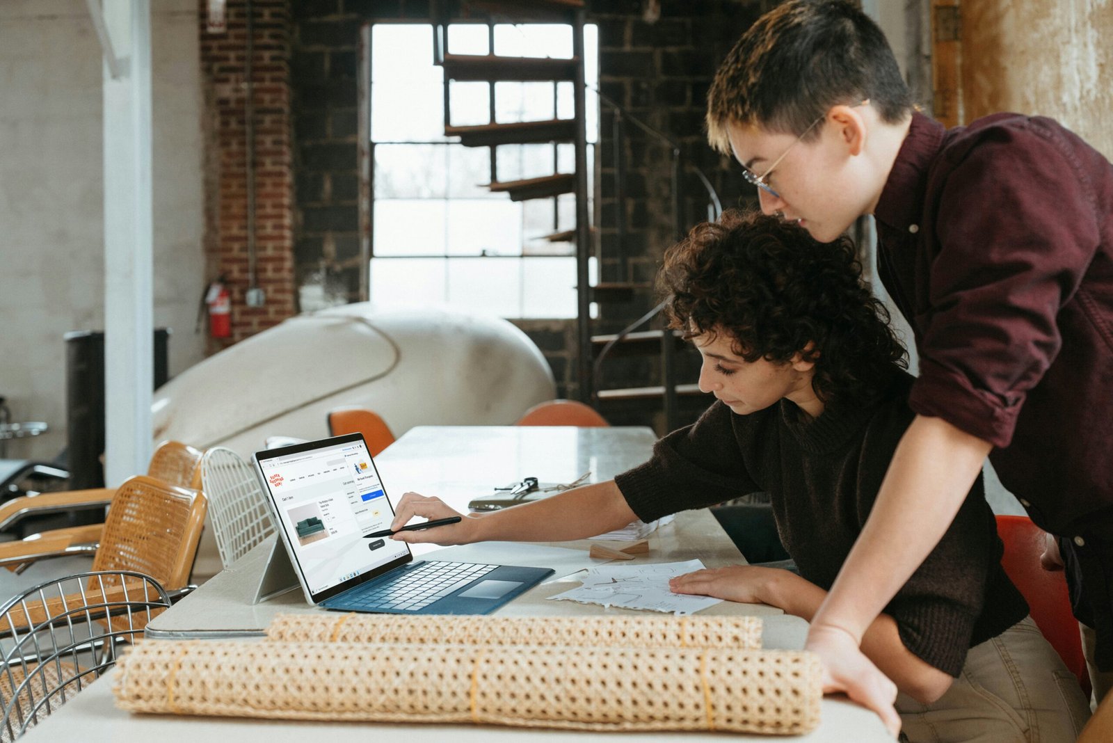 20 Remarkable Ways Women Multitask: Balancing Small Business and Home Life